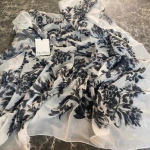MAXMARA CARATE 100% SILK SCARF BRAND NEW IN PACKAGING